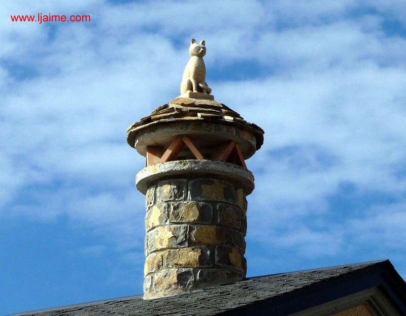 Animal en las chimeneas de Aragón