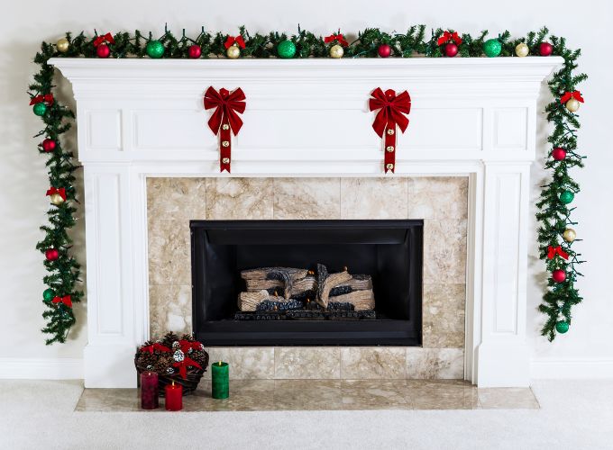 Minimalist fireplace decorations for Christmas