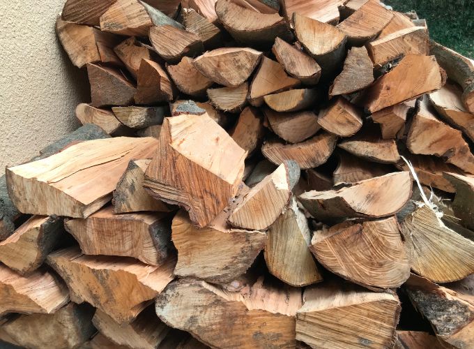 Use dry, non-resinous firewood